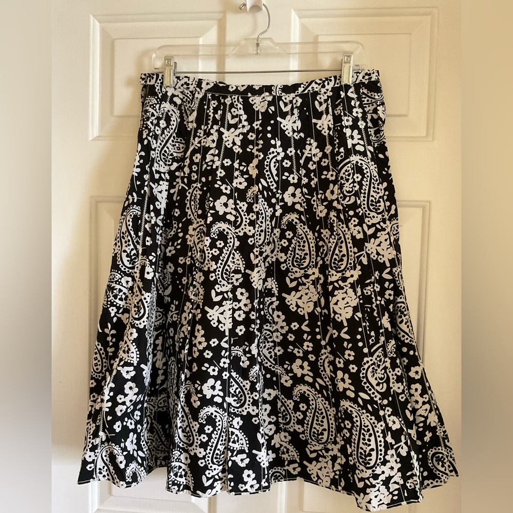 Liz Claiborne Black and White A-Line Pleated Skirt